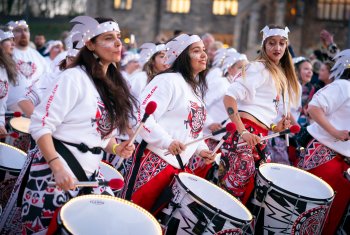 Thousands enjoy spectacular town centre parade
