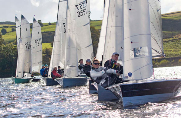 Sailing Hollingworth Lake